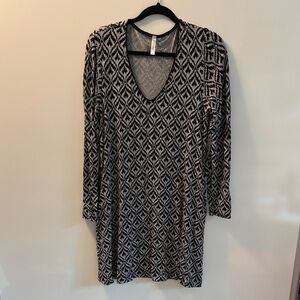 Ladies small grey and black long sleeve dress.